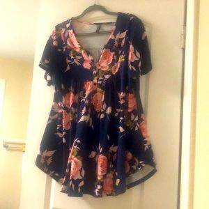 Flowy tunic style short sleeve. Flower shirt